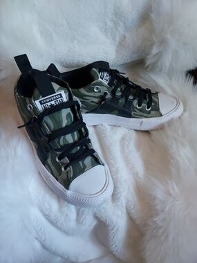 Converse Low Top Camouflage Sneakers - Green & Black
